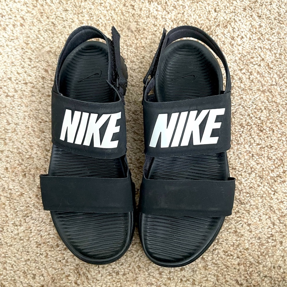 Nike Tanjun sandals